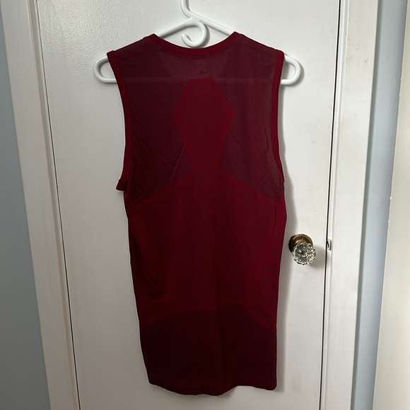 Gymshark tank - Picture 2 of 2